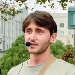 Román León