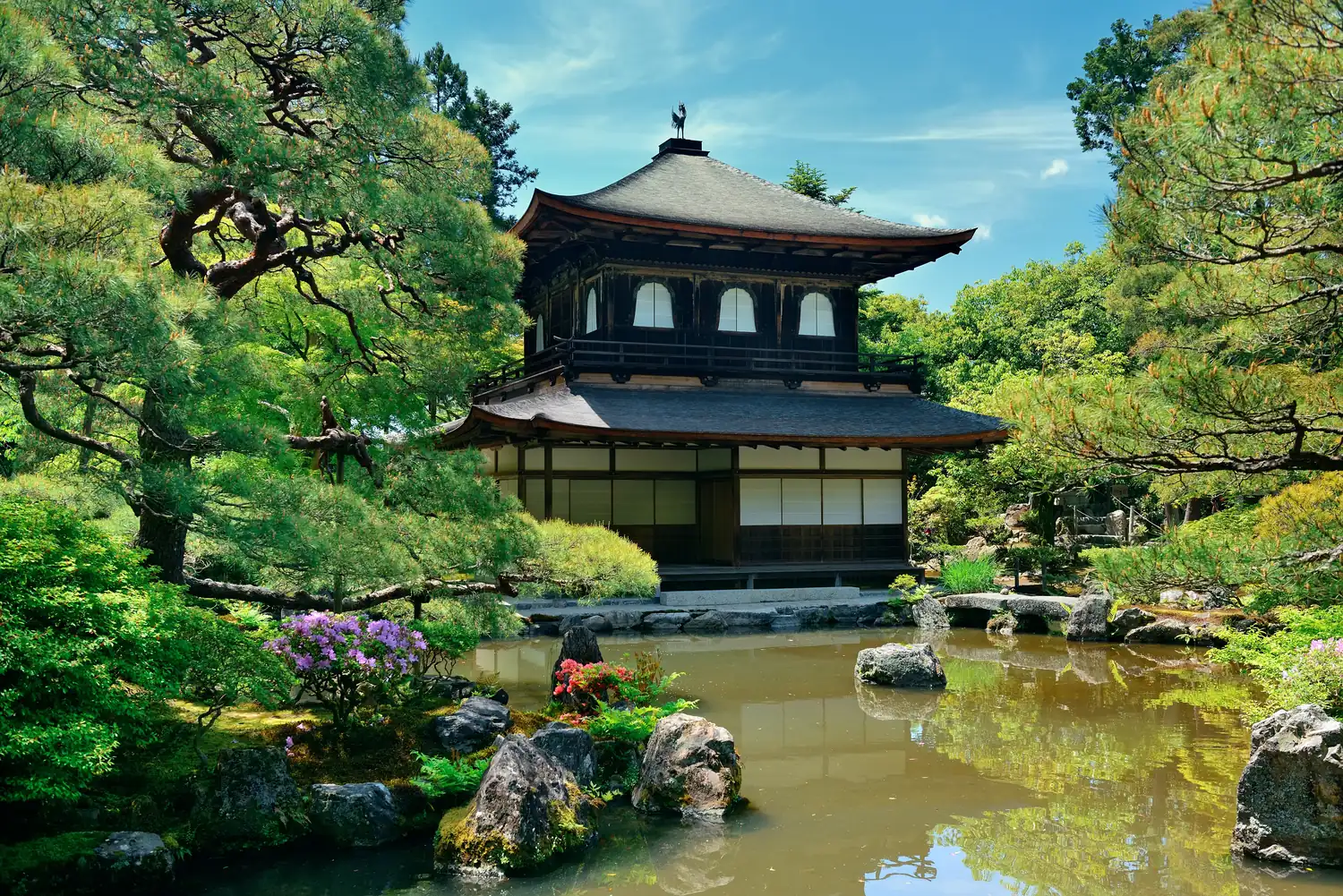 El Ginkaku-ji, el Pabellón de Plata, reflejado en el estanque de su jardín