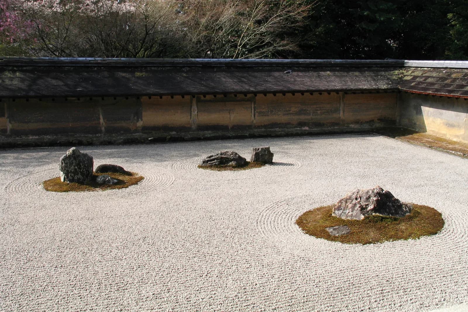Las quince piedras de Ryoan-ji, de las que nunca se ven quince